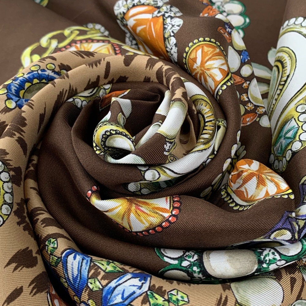 ♥️♥️♥️ Moschino large silk scarf ♥️♥️♥️
